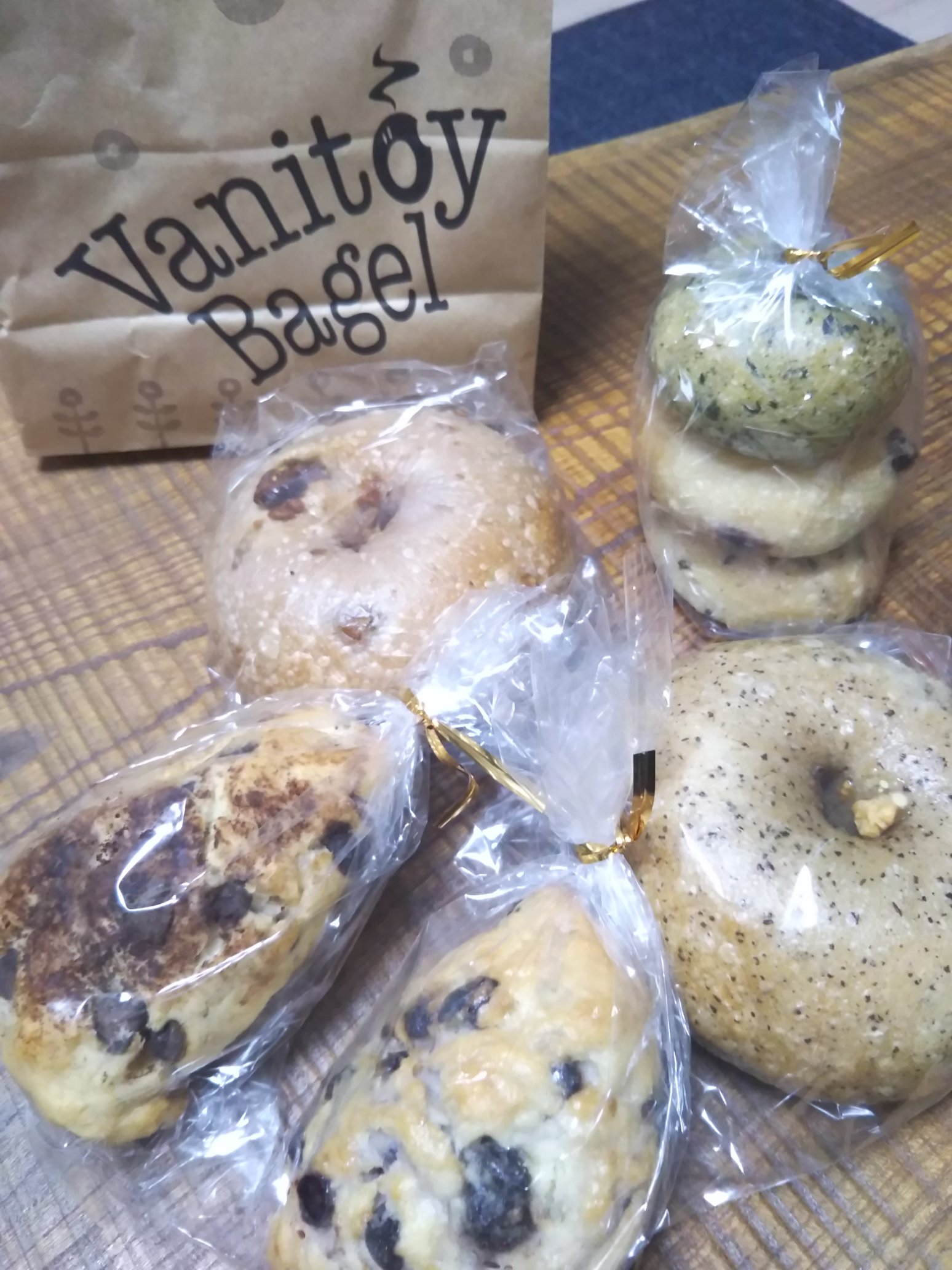 Gygy バニトイベーグルでチョコスコーン ブルーベリースコーン ベーグルはくるみといちじくとクリームチーズ ミルクティー ちび３種類 買いすぎた 冷凍しよう くるみいちじくチーズんぅまっ T Co Adfsfqzd5d Twitter