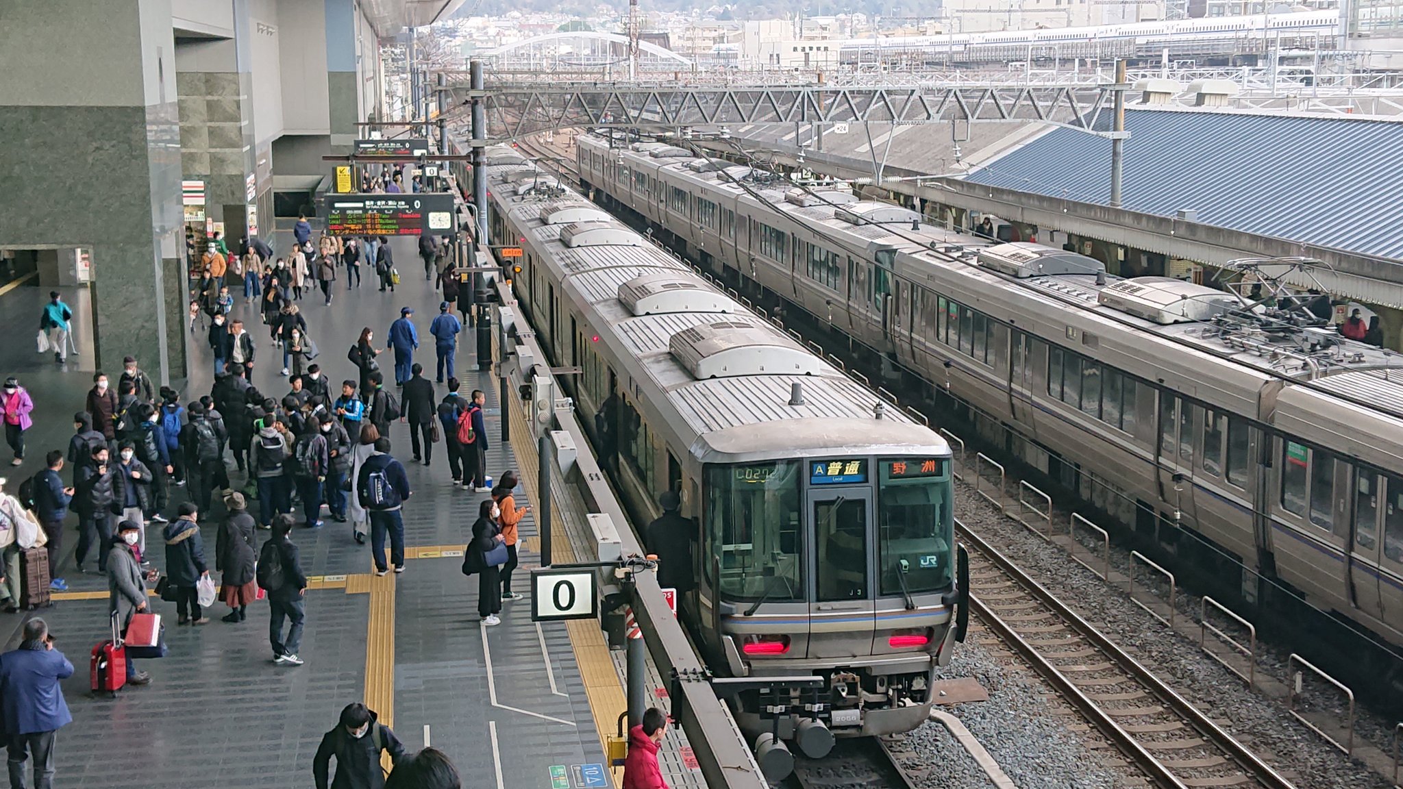 画像 京都駅0番線に米原方面の普通列車 T Co Elusqyt7rv まとめダネ