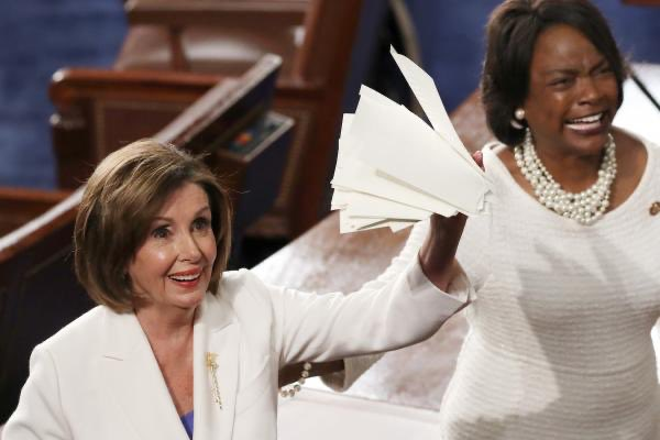 10peeps3's tweet photo. @cher I'd rather see #Pelosi showing no respect for the speech
than #Donald showing no respect for the
#Constitution
or #theRuleOfLaw
or #immigrants
or #Women
etc, etc, etc.
#NancyRules
#MadamSpeaker speaks for me🙌👏👏👠👑🥰 https://t.co/0rc5C2MoM1