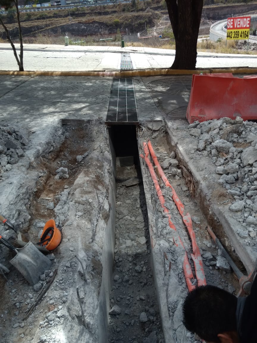 Milenio3CV's tweet photo. @CFE_Contigo @qromunicipio Solicitamos reanudar servicio eléctrico a la brevedad, este es el daño ocasionado en Camino Real de Carretas y Sendero del Eclipse: https://t.co/SpyLdNrPOF