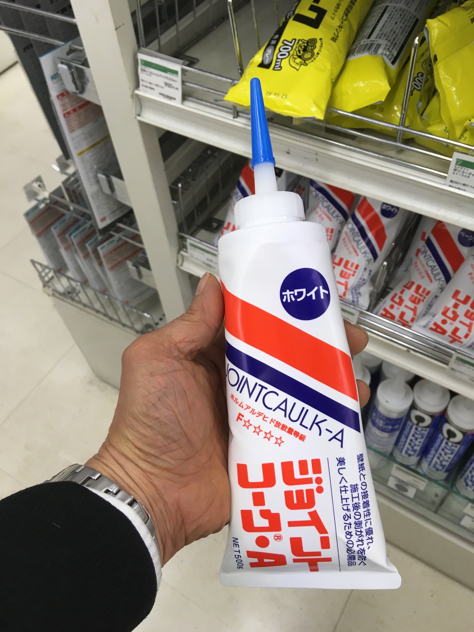 東急ハンズ渋谷店 Al Twitter 天井 壁面のコーナー ドア枠 窓枠まわりのコーキングや壁紙の剥がれ防止 下地のすき間 凹凸補修に ジョイントコーク A ホワイト 500g 629円 税 その他各色取り扱っております ハンズ渋谷b1aフロア ゴリ Diy T Co 東急ハンズ渋谷店 Al Twitter 天井 壁面のコーナー ドア枠 窓枠まわりのコーキングや壁紙の剥がれ防止 下地のすき間 凹凸補修に ジョイントコーク A ホワイト 500g 629円 税 その他各色取り扱っております ハンズ渋谷b1aフロア ゴリ Diy T Co