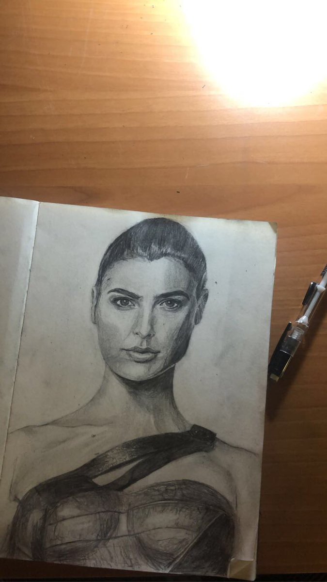 Illini_tfxc_dir's tweet image. WonderWoman actress  @GalGadot hand drawn by our very &amp;amp; multi talented student athlete Julia Fixsen @jules_fixsen a modern WonderWoman!! #talented #studentathlete #godawgs #gal_gadot #polevault #ncaatrackandfield #wonderwoman #lovemyteam