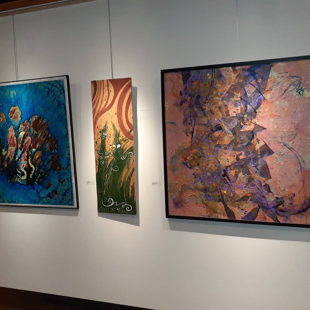 Derek_J_Friesen's tweet photo. Enjoyed my night at the @leamington_arts! It was the opening reception for the U:20 Members Exhibit, which is a great opportunity for members to show & sell their work. There's some great talent in #WindsorEssex. #artsy #ArtsAndCulture #ArtistInside #artgallery #onthe42 #YQG https://t.co/0YoaQUUU4G
