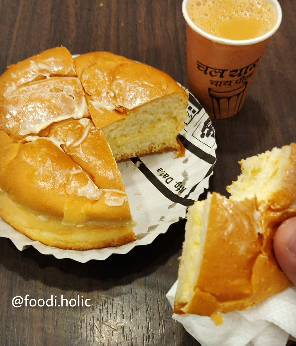 mananjain_'s tweet photo. Starting day with Muskabun and tea!!!
❤️ @teapostofficial
Nothing can be better than this to start our day!!!!!
.
Where : Tea Post Vijay Cross Road
What : Muskabun
Price : 35/-
Taste : 4.5/5
 #muskabun #tea #butter #jam  #bread #bun #Ahmedabad  #mumbaifoodlovers #foodiholic https://t.co/KixlcAxzvh
