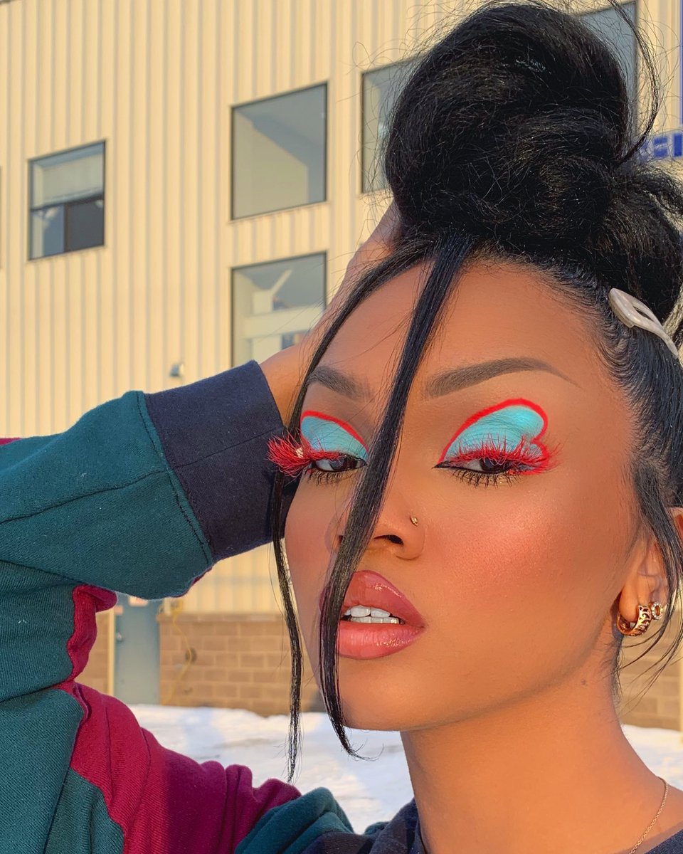 strashme's tweet photo. hoping on this iconic colorful lash trend courtesy of miss @RAGGEDYROYAL creative mind 👄💕 

using: #norvinaminivol3 baby blue/red shade + #suvabeauty scrunchie 💦 https://t.co/jGnkGqgvYX