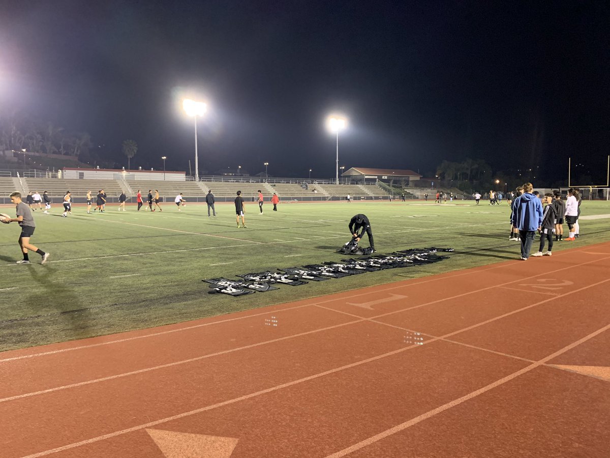 Let’s play some RUGBY... <a href="/VHSPanthers/">Vista High School</a> <a href="/AltaVistaHS/">AltaVistaHighSchool</a> <a href="/MurrayBulldogs/">Murray High School</a> <a href="/MissionVistaHS/">Mission Vista H.S.</a> <a href="/rugbythunder/">Thunder Rugby</a> thanks <a href="/VHSPanthers/">Vista High School</a>  for allowing us to use the field! #rugby #community