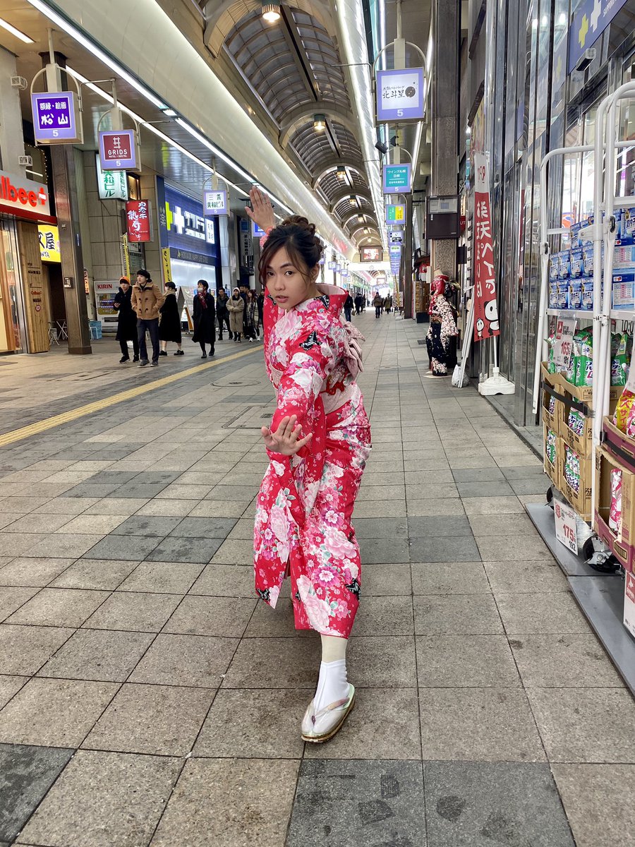 jaiyieee's tweet photo. Wala na yang cape, tiis tiis sa kalamigan hahaha! More photos coming! Missing Hokkaido agad agad ☹️☹️

#Winter_in_Sapporo https://t.co/V4Ratc2dQ7