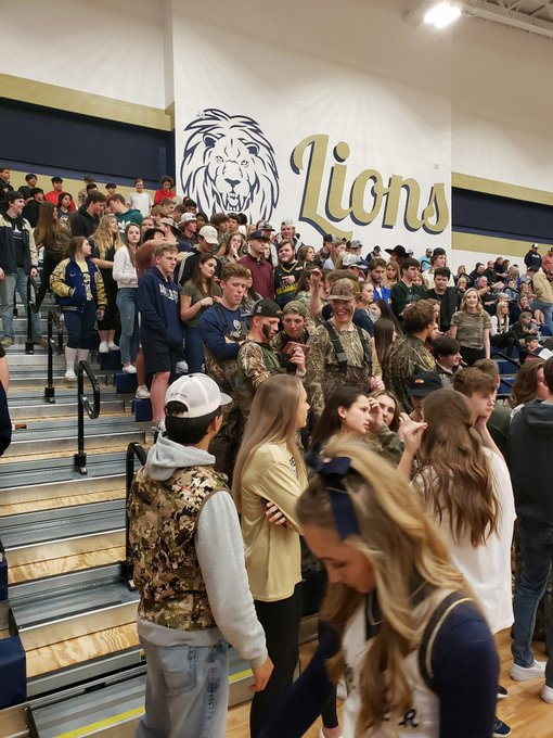 LakeCreekHoops's tweet photo. FINAL

Lake Creek 76 (22-10), (13-2)
Huntsville 74 (24-7), (14-1)

The streak is OVER! HUGE win at home tonight to finish the season undefeated in Lions Gymnasium.  THANK YOU 6th man! @LakeCreekSpirit @ConroeSports @hoopinsider @RcsSports @djones8301 @PhilTweaton @LakeCreekHS https://t.co/fKA8jI4fNS