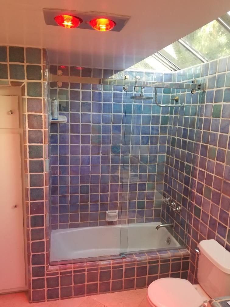 BHGlassInc's tweet photo. Double bypass shower enclosure https://t.co/B3qXko0yLV