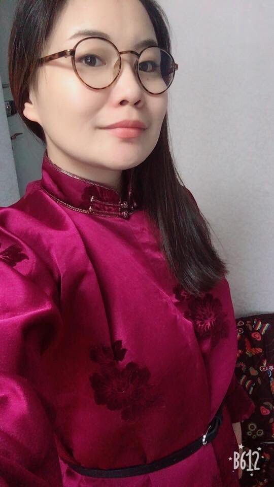 Дээлтэй селфийгээрээ оролцноо #ЗосонБрэнд 
Энэ жил шинийн нэгэнд миний төрсөн өдөршд хэрвээ таанууд маань рт хийвэд би @zosonbrand дээлтэй угтах нь ээ 🥳🥳🥳🥳🥳