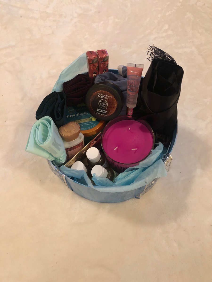 TheGivingBoxCo's tweet image. Show how much you care and get that special person in your life a valentines day gift this year. Visit us at TheGivingBoxCo.net