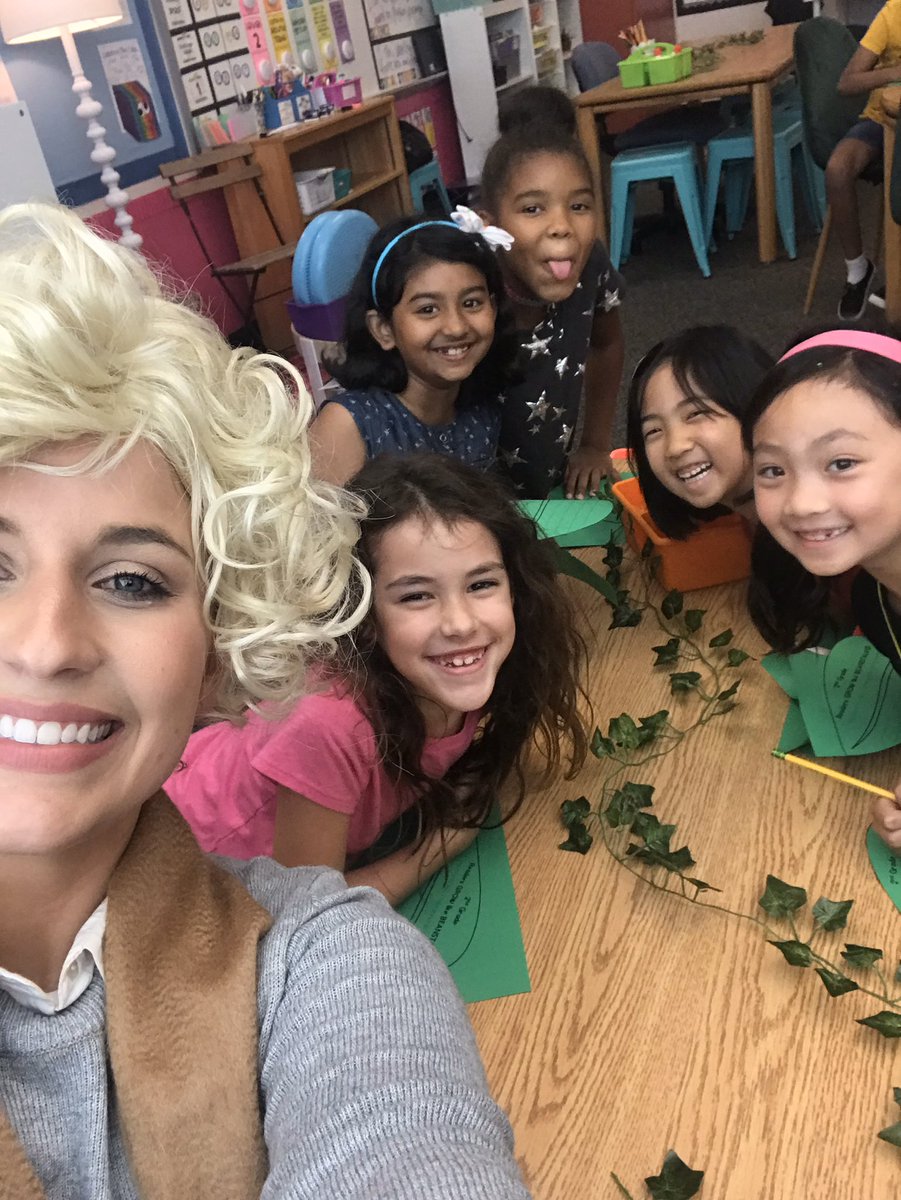 heymrsconder's tweet photo. At the BOY, we celebrated our hard work because “Second Grade Readers Grow Like Beanstalks” - Mrs. Fookwire (character in one of our mentor texts) came to visit us and help celebrate! #UoS @LucyCalkins #stopandjot #takeasneakpeek #MrsCondersClass https://t.co/FYotWfn2P5