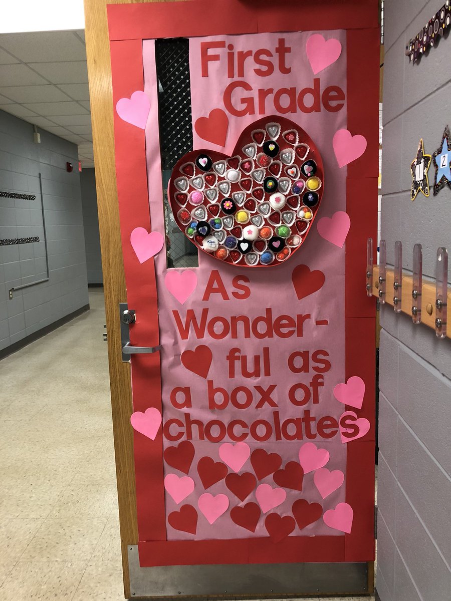NicholsDottie's tweet photo. Finally decorated my door! @Sequiota https://t.co/aN3SKJXotv