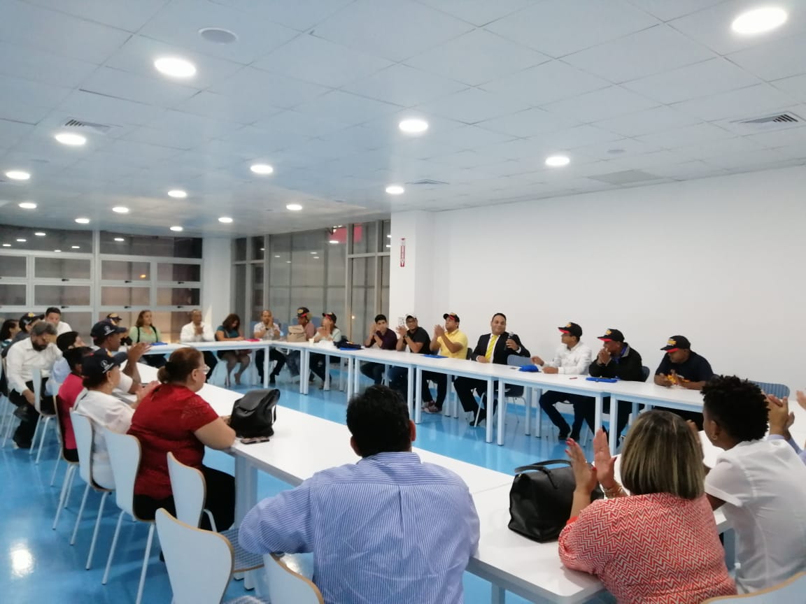 CiuFaride's tweet photo. I Encuentro y juramentación de Ciudadan@s con Faride. Apoyando la próxima Senadora @Farideraful #FarideSenadora #SomosUnaVoz #Faride2020 #CiuFaride https://t.co/PUqcoWgZfy