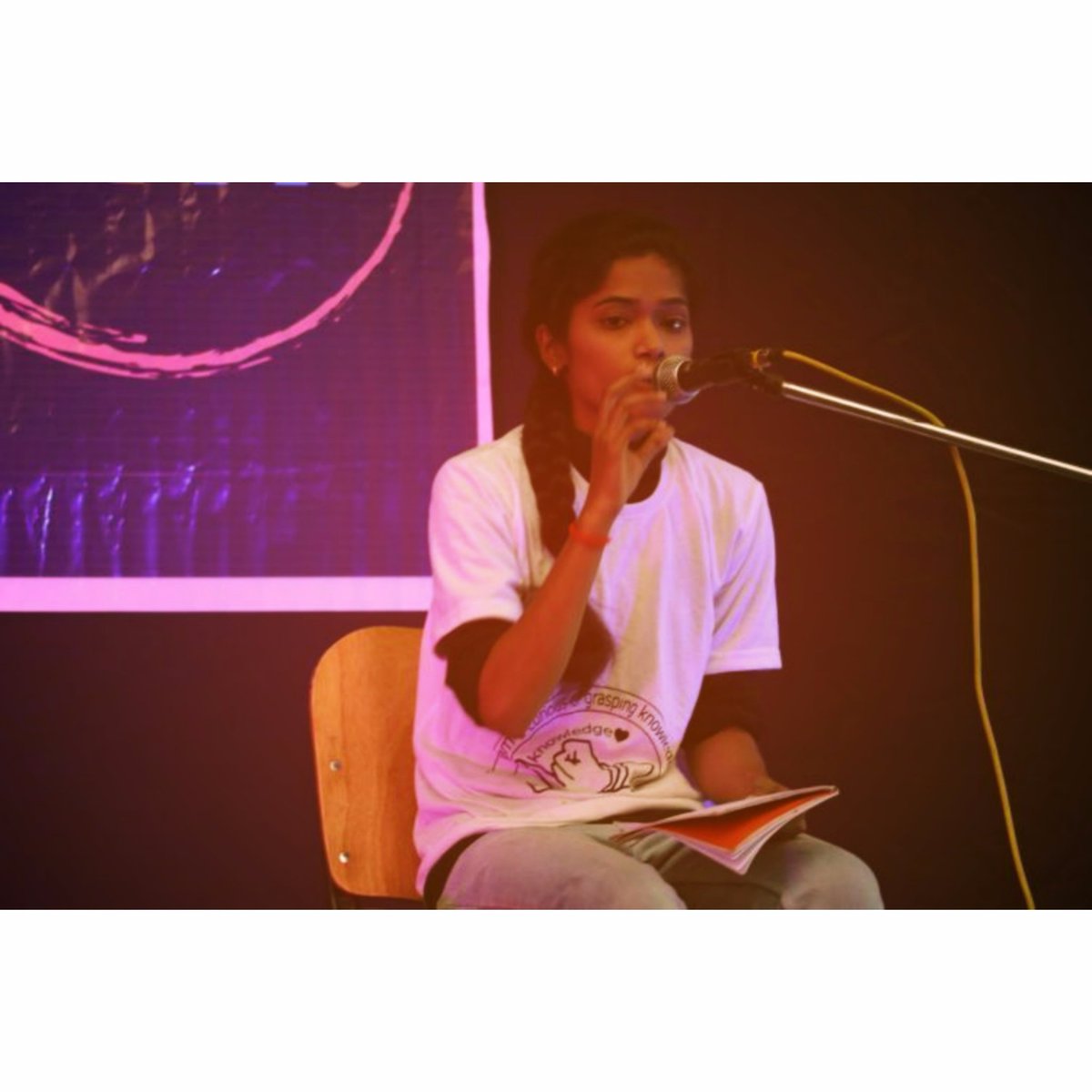 NehaRajeev4's tweet photo. Many thanks #Funkar for gave to me this opportunity again...
➖➖➖➖➖➖➖➖➖➖➖➖➖➖➖➖
presented a motivation poem and my thoughts.
➖➖➖➖➖➖➖➖➖➖➖➖➖➖ https://t.co/KIIk37C1pv