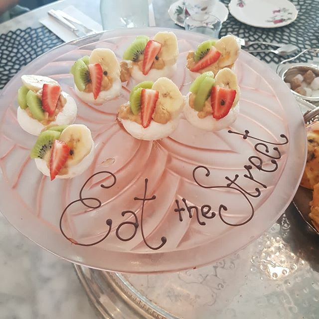 EatStTours's tweet photo. @rochelleadoniscakesconfections Always serve up the goods for our Brunch on Beaufort Tour. They have been our starting venue for this tour for over 5 years now, time flies when you're eating mini pavlovas! 🎂🍧🍰🍨🧁🍪 https://t.co/cWL65sKbtX https://t.co/3jWsuMt2l8