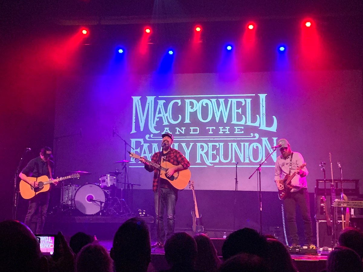 Airopsfletch's tweet photo. Thanks for an epic night of country and southern rock @macpowell.  I’m lovin that guitar chicken pickin! Murray Hill Theatre is a gem in Jacksonville. #MPFR https://t.co/T1vIwP6TSE