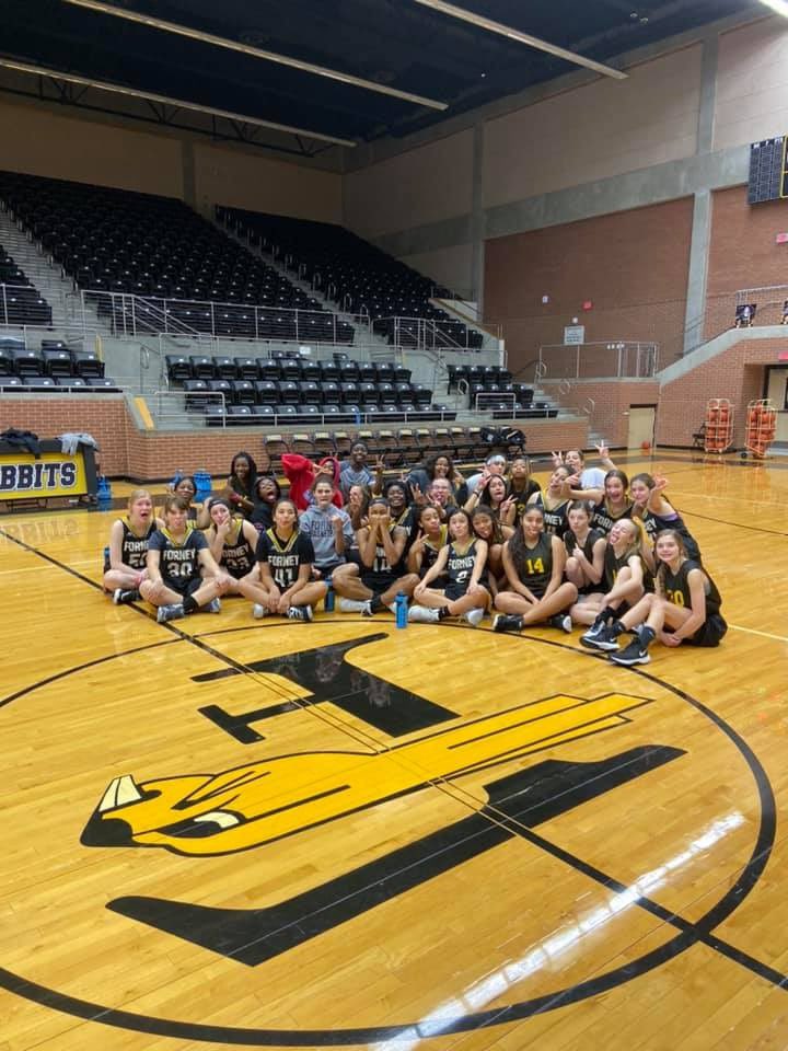 LadyJackrabbits's tweet photo. Here’s to an end of an era! To our seniors what an amazing season, beyond proud of each and every one of y’all! Thank you ladies for your hard work and dedication over the past 4 years! Beyond proud of this season! Can’t wait to see what next season brings! #RISE #FAMILY https://t.co/RFSaAfzEf4