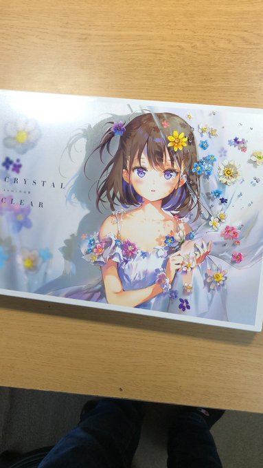 Anmi先生の画集届いた!
バカ分厚いw 