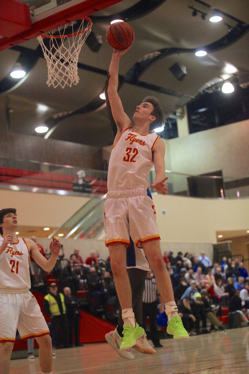 Geoff_Walter's tweet photo. Congratulations to @dorney_kieran for reaching the 1,000 point club in tonight's @Chaminade_Hoops win over Kellenberg! #FlyersHoops https://t.co/OQ5zJtm4Dm