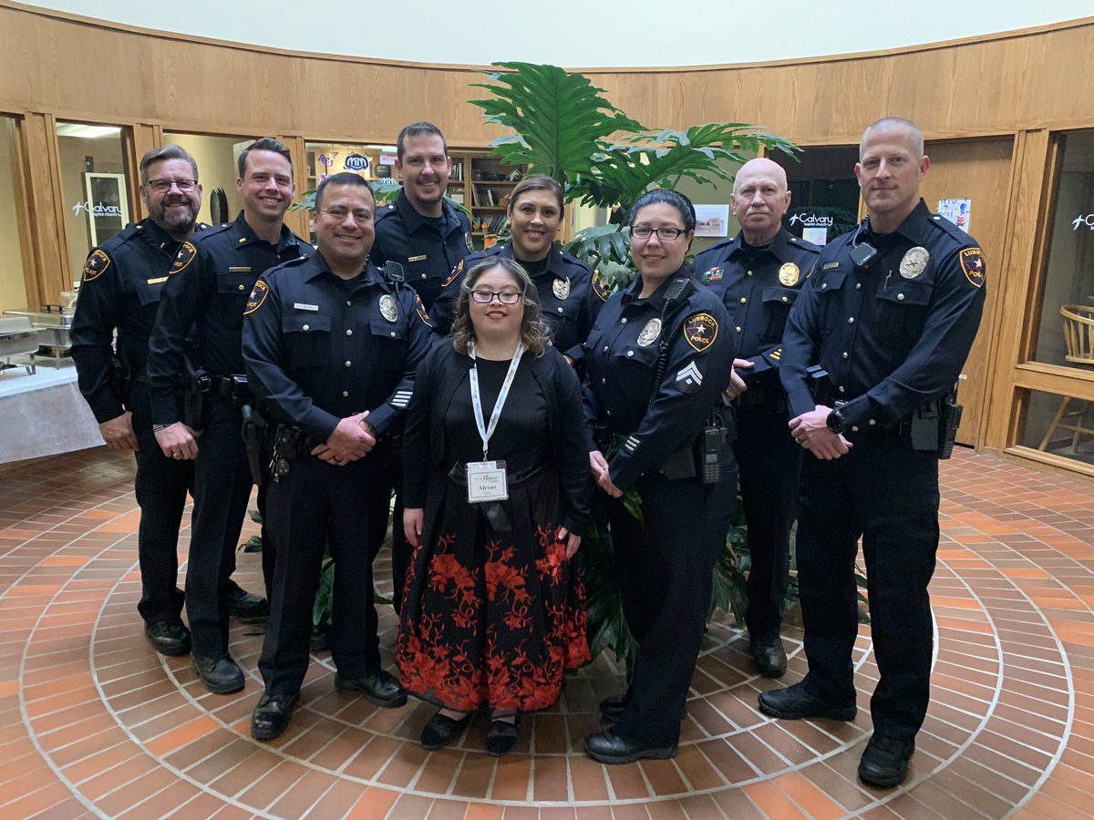 ollilopez's tweet photo. Lubbock’s #nighttoshine2020  #lubbockpolice #mybluefamily https://t.co/BqZPsCMOJQ