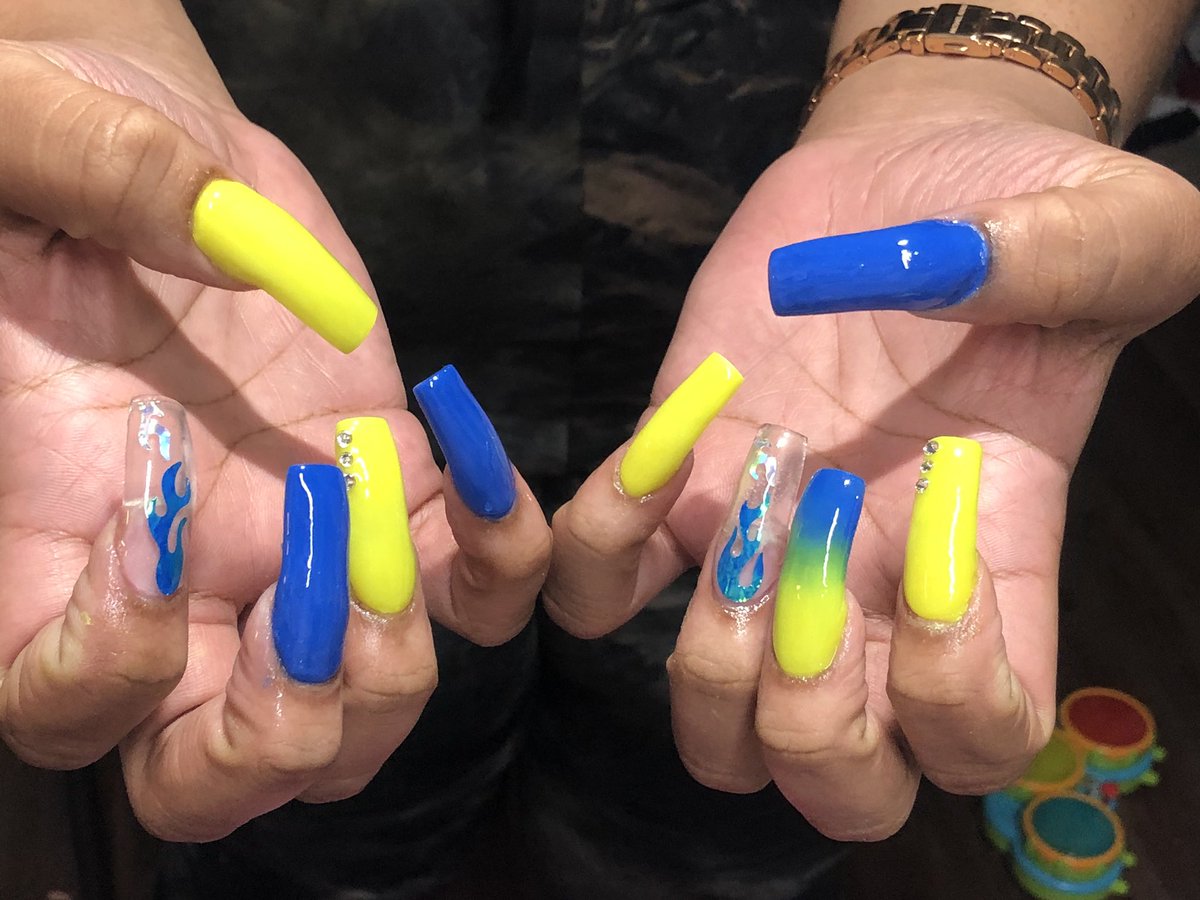 kayyDione's tweet photo. did i mention they glow π€©
β’β’β’β’β’ @httpyonkers π
#DurhamNails #NcNails #AllPowder #Tips #acrylicnails https://t.co/fH4AAF8NjW