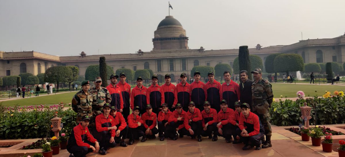 NorthernComd_IA's tweet photo. #CapacityBuildingTour of 20 students from #Kashmir visited #RashtrapatiBhavan on 07 Feb 2020; interacted with Hon'ble President, Shri Ram Nath Kovind.
@adgpi
@rashtrapatibhvn
@HRDMinistry
@ncsad72 https://t.co/r2YQW71eZ0