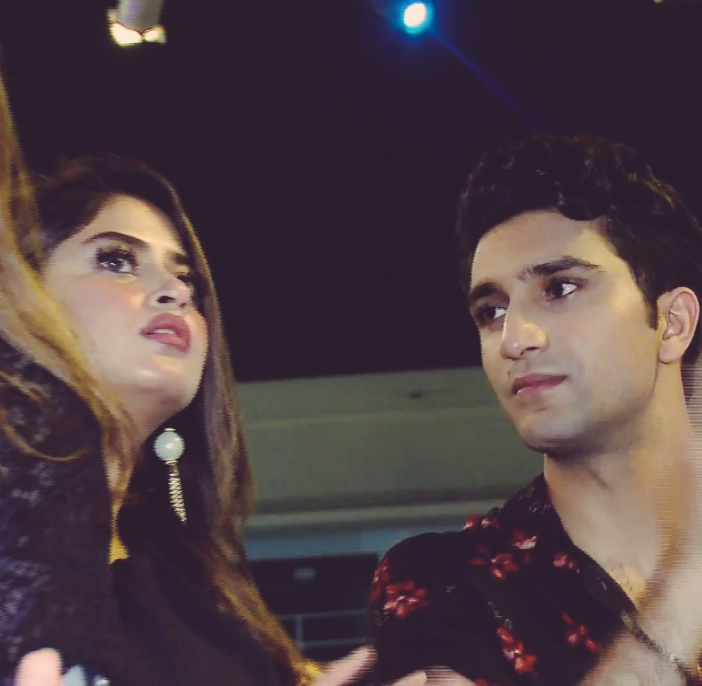 Firewhiskeyy's tweet photo. Banda in his phulowali be hearteye-ing biwi 😂
#PIFF2018 #Sahad https://t.co/oOoT5d6WXV