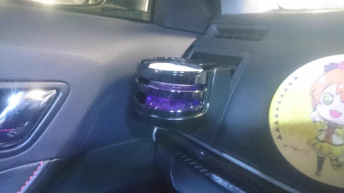 かーちゃんに「あんた、最近若い女の子乗せたん？」と言われた結果？芳香剤の香りだったwww