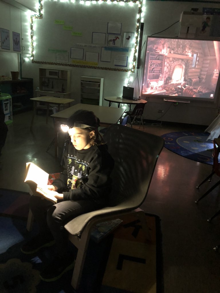 KateLyonPR's tweet photo. Flashlight Friday @rooseveltsd52 @RupertSchools for our Kinder families was a wonderful success! Thank you @IreneLaPierre2 and @KristyMaier for joining us! ❤️🔦❤️📚❤️🔦❤️ #FlashlightFriday #welovereading #Kindergarten #BuildingCommunity #familyfun #PrinceRupert #bcpta https://t.co/oMaDK7uVTN