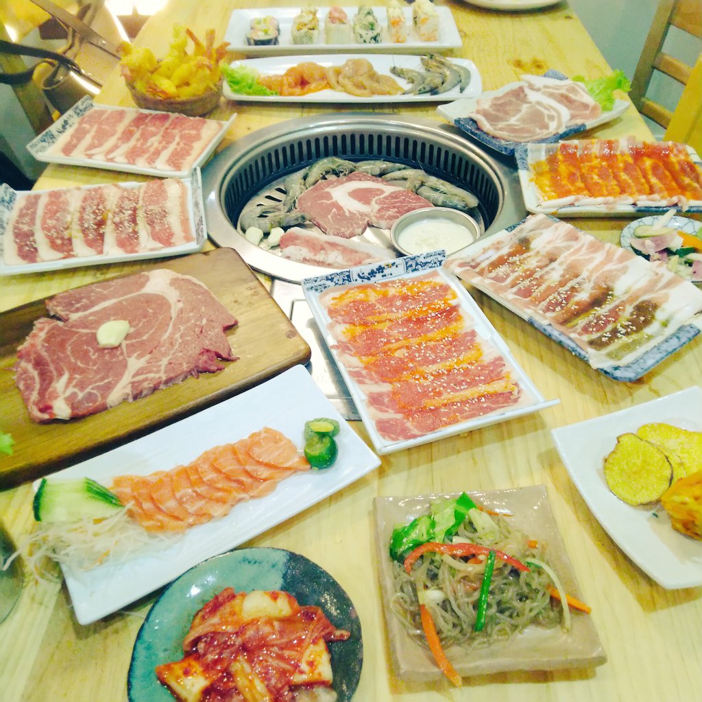 itsmomkaye's tweet photo. Kain tayo!!! Emperor Set at YakiKai Grill and Fusion Buffet (Eat all you can). Opening promo at P599.00. Super sulit. Yummers! โค๏ธโค๏ธ
#Yakikai #hbfam #Aevents #saanaabotcommunity #homeboundmomph #mommybloggerph #bloggerph #momph #food #foodblog https://t.co/siUe5YhG6z