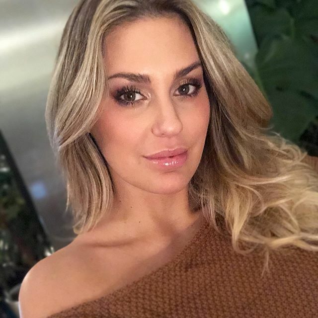 Happy weekend meine lieben #makeuplovers! Für mich gehts gleich zum Brunch und danach mein zuhause auf Fordermann bringen. Am Abend kommen Freunde und ich freue mich auf dieses super Wochenende! Was treibt ihr Hübschen so? 
#weekend #makeup #motd #glow #… ift.tt/2Splwzs