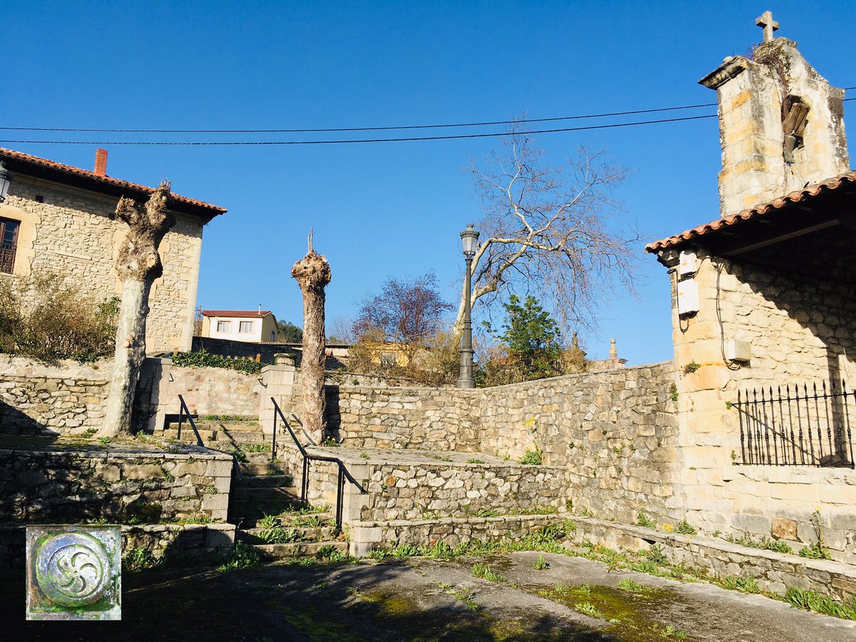 pormiCantabria's tweet photo. Capilla de la Virgen del Endrinal de Labarces, Valdáliga.
Construida durante el siglo XVI en mampostería y sillares en los esquinales y vanos con una sola tronera y campana, apreciándose en ella elementos góticos y románticos. #Labarces #Valdaliga #Cantabria https://t.co/NZ1PbEqGuc