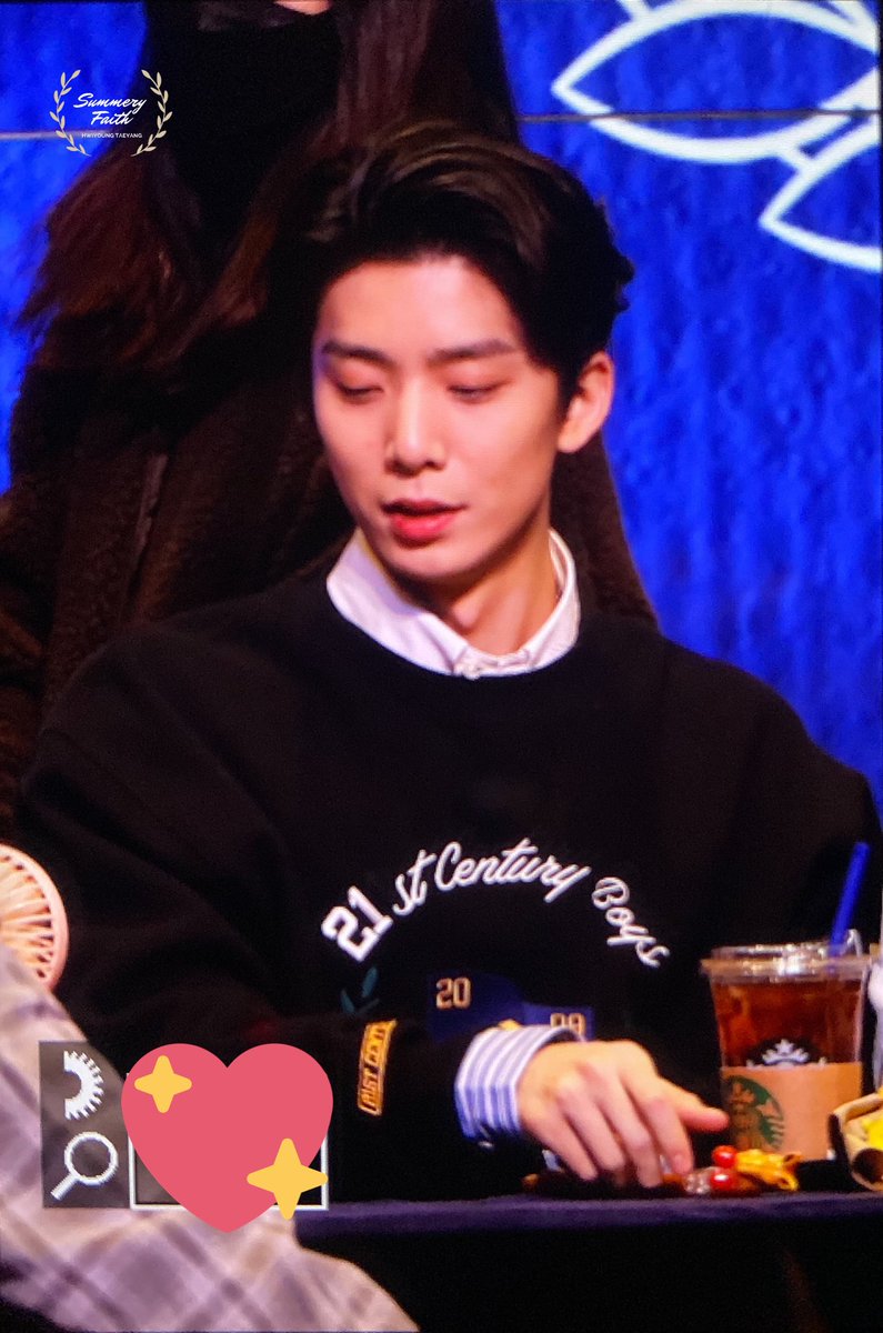 SummeryFaith's tweet photo. 200208 시즌그리팅 팬싸 휘영🔝프리뷰

#SF9 #휘영 #김영균 #김휘영 #Hwiyoung #kimyoungkyun #Kimhwiyoung https://t.co/9qsGzGN6vD