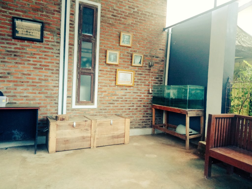 Sudah banyak rasa sepi yang terbunuh mati oleh panasnya secangkir kopi ☕