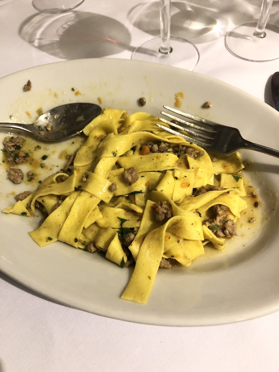 mdago87's tweet photo. #italianfood #classic #simple #delicious #friends #redwine #enjoy #basel #restaurant #zurmaegd #tuscany #lestanze #veneto #giuseppequintarelli #valpolicella #pappardellesalsiccia #wildfennel 🍷🇮🇹🍽😊 https://t.co/tr31cNhoDV