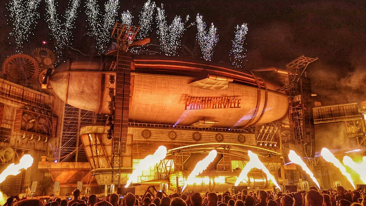 ParookavilleFan's tweet photo. • 160 Days until #Parookaville!
• Photo: Mainstage Ceremony
                              
Believe the City of Dreams! ♥️✨
× https://t.co/e1guPICFZu
                                     
#parookaville2019 #parookaville2020 #Mainstage #electronicmusic #edm https://t.co/BpL0P1zvnI