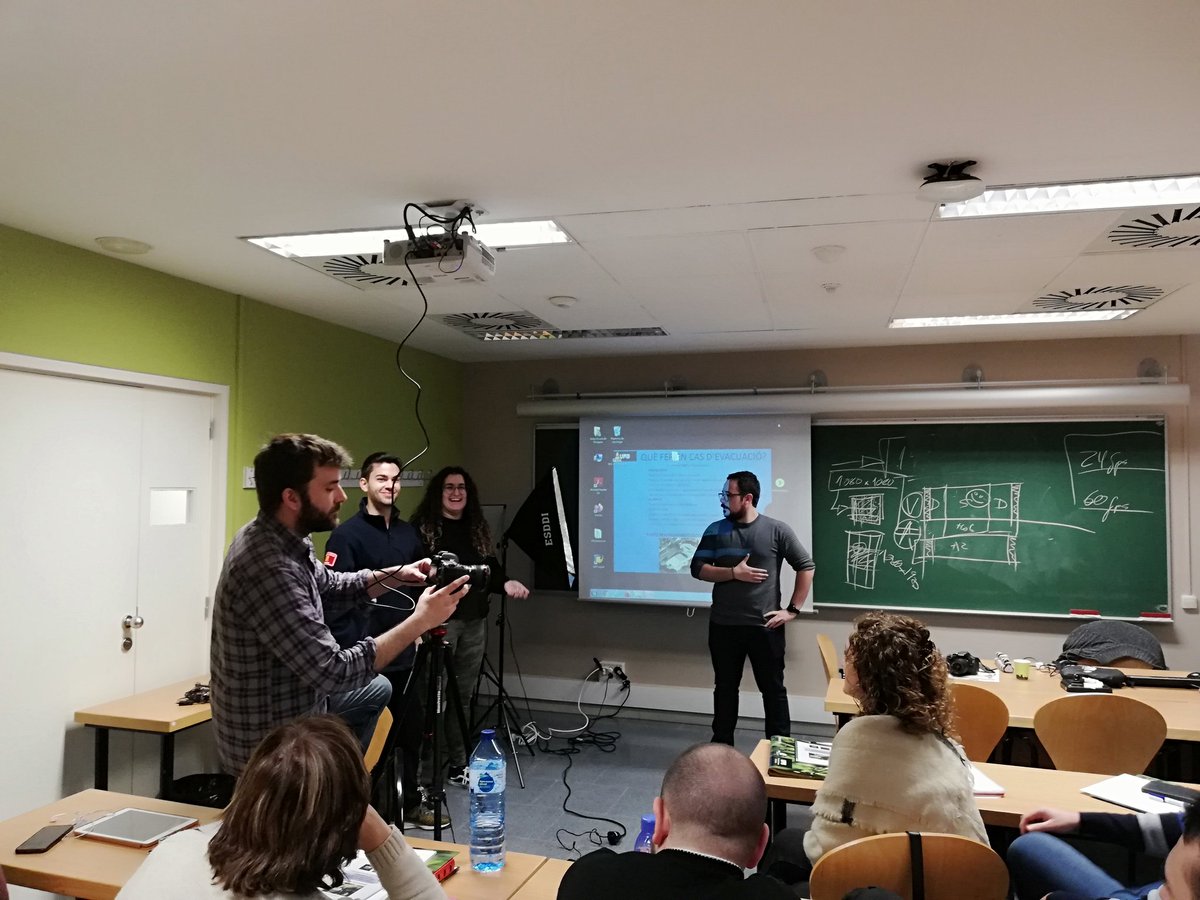 Com_Liderazgo's tweet image. Curso de estrategia y edición de #viedos en el postgrado en #comunicación y liderazgo político @FccUab @UABBarcelona  @FCampalans @UABBarcelona