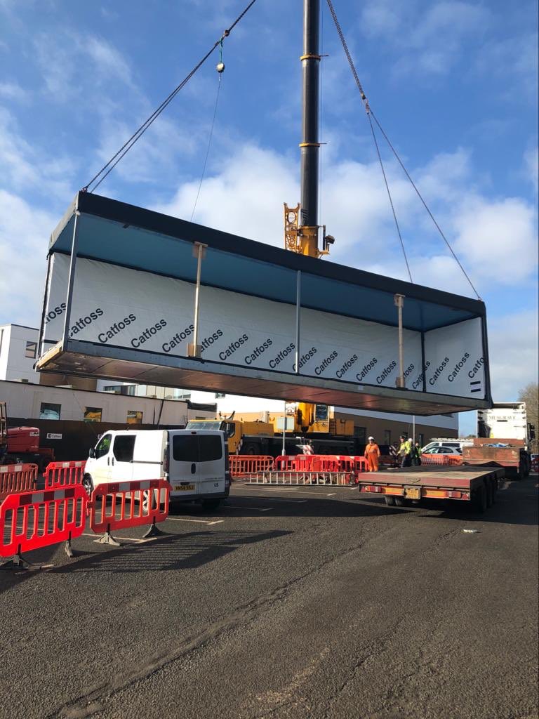 CatfossModular's tweet photo. Last unit of the day going in at our latest NHS scheme thanks to the early morning Crew. 
Not a minute too soon as the wind is starting to pick up. 
#EarlyMorningCrew #JustInTime #CatfossModular #NHS https://t.co/aNLdmmBqBg