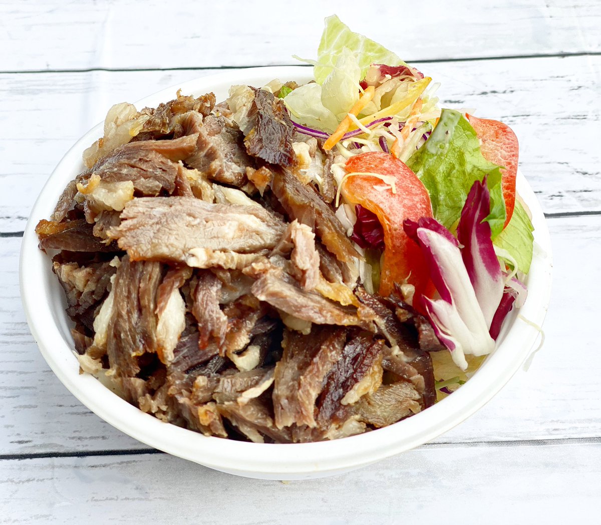 EfesStKitchen's tweet photo. 日本初！ビーフケバブ！

丼物にしました「ビーフケバブ丼」

シンプルだけど、めちゃくちゃ美味い！！！

��日もスキー場は満席です！

#efes #ケバブ #スキー #池の平温泉スキー場 https://t.co/THNhOOeN5R