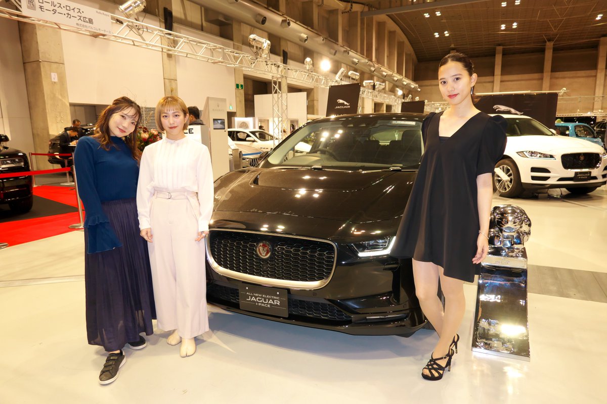 Yombo Auf Twitter 愛媛輸入車ショウ Jaguar Land Rover ブースにて ジャガーの電気自動車 I Paceの前で トライシグナルの３人 Trisignal ひめキュンフルーツ缶 Himekyunfruitcan