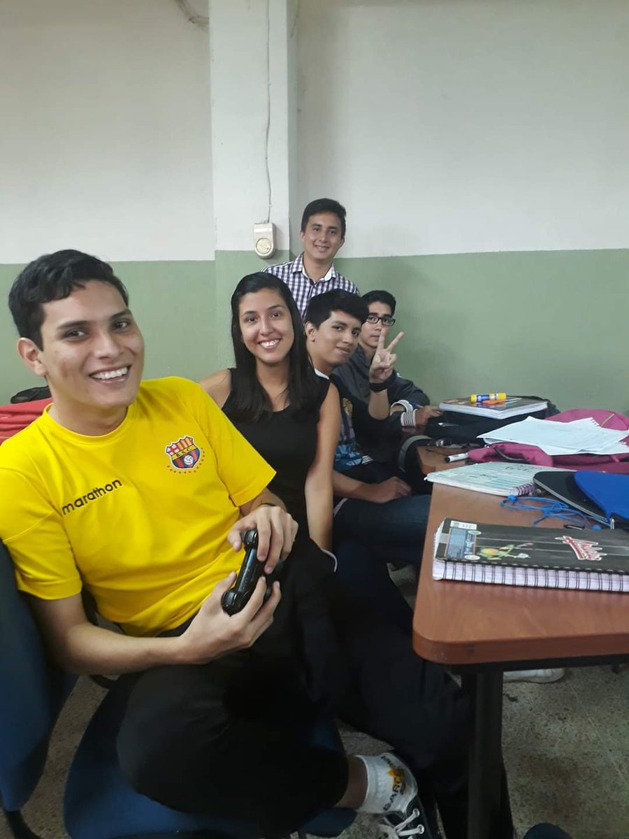 kril_martinez's tweet photo. Recuerdo de tercer semestre #ISACFCA2020 https://t.co/Rwat0AFxcZ