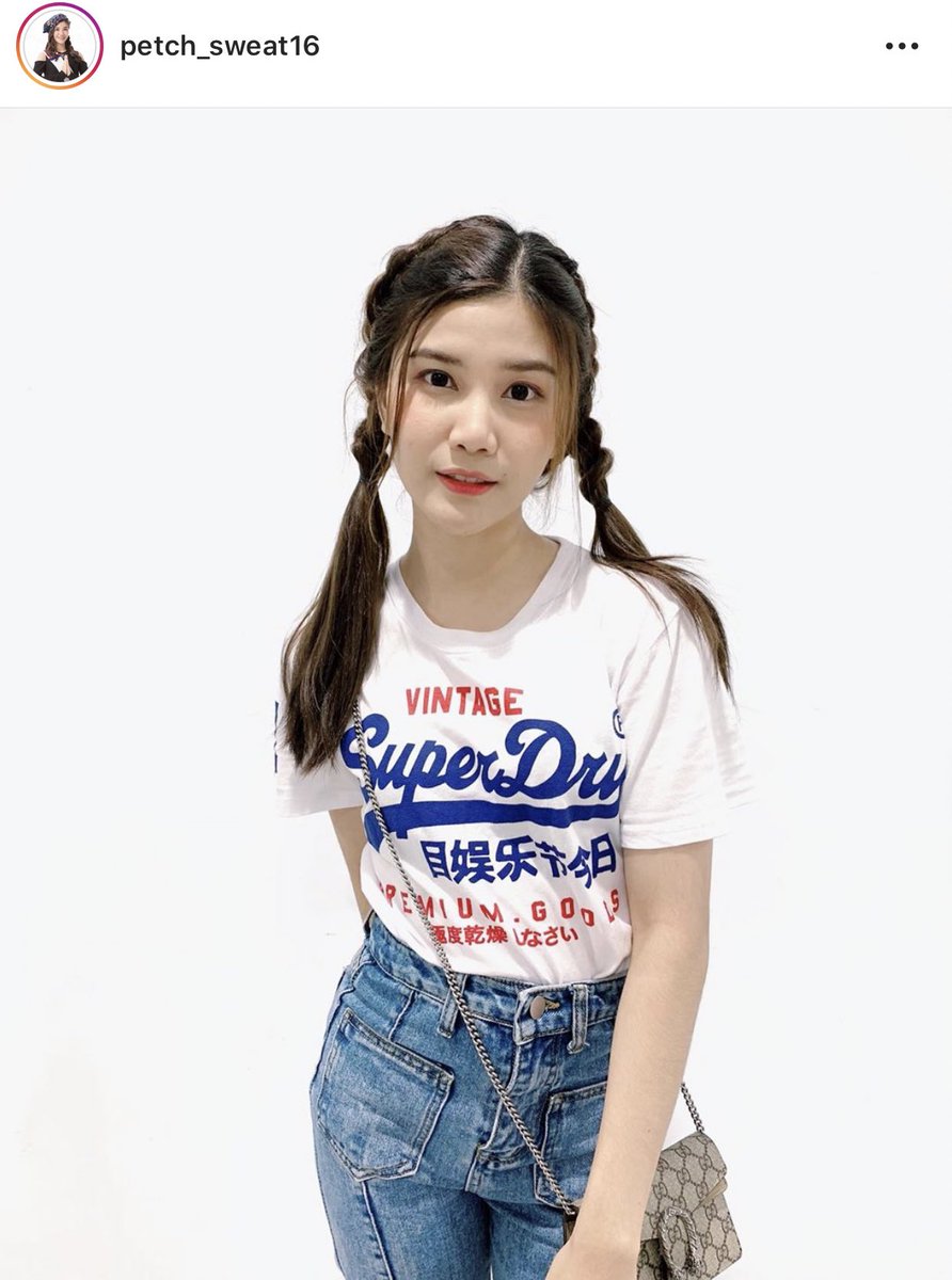 urfavgirlalways's tweet image. พี่เพชรเขาแน่ เขาแน่ตลอด
ทำงานกระทรวงการต่างประเทศไปพร้อมเรียนโท รัฐศาสตร์จุฬา ไปพร้อมการเป็นไอดอล ล่าสุดจบโทแล้ว องหญิงแห่งวงการแบ่งเวลาที่แท้จริง 
congratนะคะ ㅠㅠ #PetchSweat16