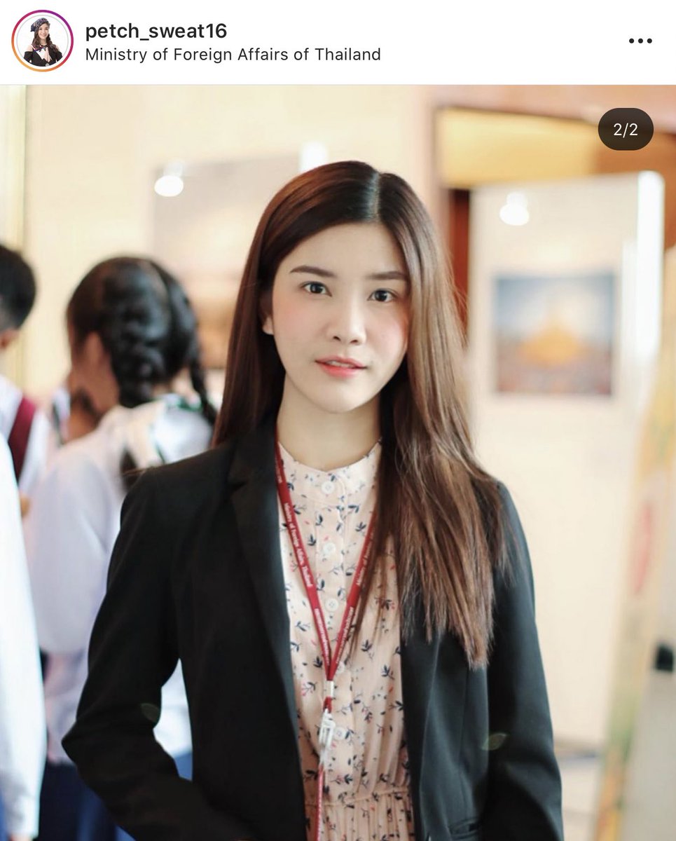 urfavgirlalways's tweet image. พี่เพชรเขาแน่ เขาแน่ตลอด
ทำงานกระทรวงการต่างประเทศไปพร้อมเรียนโท รัฐศาสตร์จุฬา ไปพร้อมการเป็นไอดอล ล่าสุดจบโทแล้ว องหญิงแห่งวงการแบ่งเวลาที่แท้จริง 
congratนะคะ ㅠㅠ #PetchSweat16