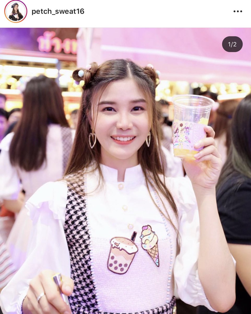 urfavgirlalways's tweet image. พี่เพชรเขาแน่ เขาแน่ตลอด
ทำงานกระทรวงการต่างประเทศไปพร้อมเรียนโท รัฐศาสตร์จุฬา ไปพร้อมการเป็นไอดอล ล่าสุดจบโทแล้ว องหญิงแห่งวงการแบ่งเวลาที่แท้จริง 
congratนะคะ ㅠㅠ #PetchSweat16