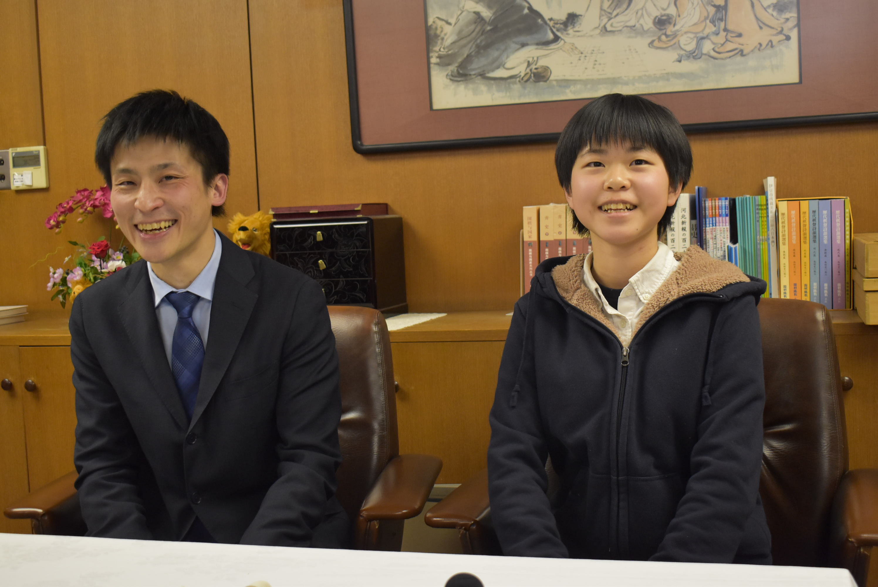 朝日新聞囲碁取材班 耕 張栩九段 泉美六段夫妻の長女 中学２年の心澄 こすみ さん 13 が８日 囲碁の棋士採用試験に合格し プロ入りを決めました 曽祖父は故 木谷実九段 祖父は小林光一名誉名人 親子４代続く棋士の誕生は日本棋院所属では初めて