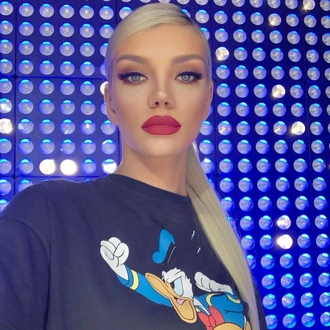 NTarau's tweet photo. #SaturdayMorning #SaturdayThoughts #SaturdayMotivation #makeup #makeuplover #makeupoftheday #makeupartist #BeautyOfTheDay #Gorgeous #redlips #BlueEyes https://t.co/WQwbulXX7C