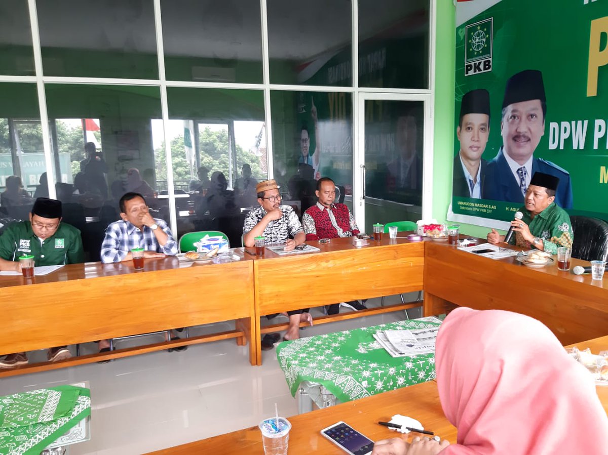 dpwpkbdiy's tweet photo. Rapat Pleno DPW PKB DIY dengan Agenda:

1. Pembahasan Program Kerja Tahun 2020
2. Persiapan Sosialisasi Program FPKB kepada NU,  Kader &amp; Konstituen
3. Dll.

Hadir Ketua DPW PKB DIY @agus_djogja Sekretaris DPW PKB DIY @UmaruddinM Sekretaris Dewan Syuro DPW PKB DIY @AslamRidlo dll. https://t.co/O09lbonLjQ