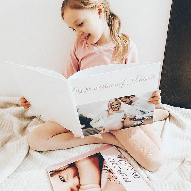 Für Kinder gibt es nichts Größeres als Bilder von sich anzuschauen. Damit es nicht immer heißt "Mama, kann ich nochmal meine Geburtstag-Bilder auf deinem Handy anschauen", lohnt es sich auch schon für die Kleinen ein kindgerechtes Fotobuch. ⁠
Tipp: Ersetze den Text mit witzi…