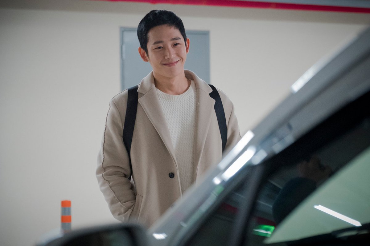 24. the great visuals of Joon Hee and Jin Ah in  #SomethingInTheRain (2018) #SonYejin #JungHaeIn